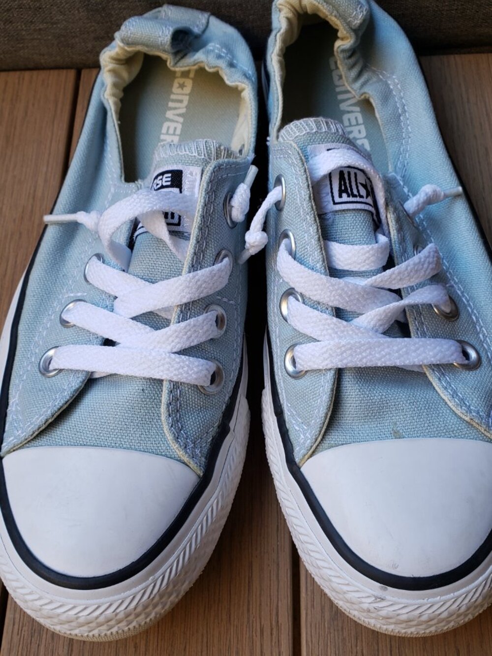 EUC CTAS Converse glowing sky blue shoreline slip low (6W) KICKS